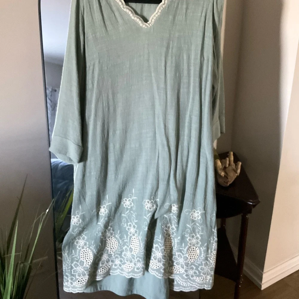 Dress - Picture 6 of 7